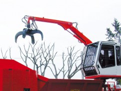 Loading crane 300 kg, with grab arm up to 3 m, for the models BIO 930 and BIO 1250